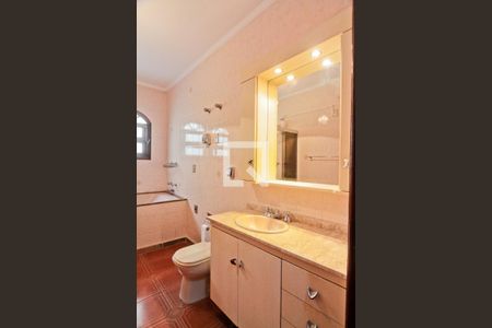 Casa para alugar com 238m², 3 quartos e 6 vagasBanheiro da Suíte