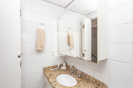 Banheiro 1 de casa de condomínio para alugar com 3 quartos, 120m² em Vila Caraguata, São Paulo