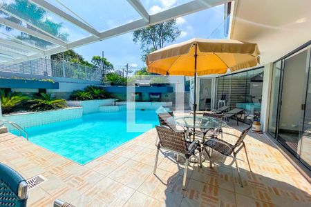 Casa à venda com 620m², 4 quartos e 6 vagas Casa à venda com 620m², 4 quartos e 6 vagasPiscina