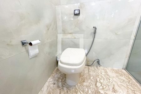 Casa à venda com 620m², 4 quartos e 6 vagas Casa à venda com 620m², 4 quartos e 6 vagasBanheiro da Suíte principal