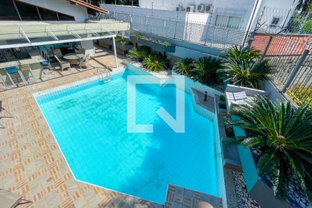 Casa à venda com 620m², 4 quartos e 6 vagas Casa à venda com 620m², 4 quartos e 6 vagas Piscina