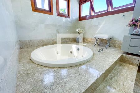 Casa à venda com 620m², 4 quartos e 6 vagas Casa à venda com 620m², 4 quartos e 6 vagasBanheiro da Suíte principal