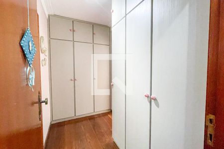 Casa à venda com 620m², 4 quartos e 6 vagas Casa à venda com 620m², 4 quartos e 6 vagasCloset da suíte 3