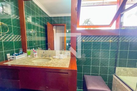 Casa à venda com 620m², 4 quartos e 6 vagas Casa à venda com 620m², 4 quartos e 6 vagasBanheiro da Suíte 2