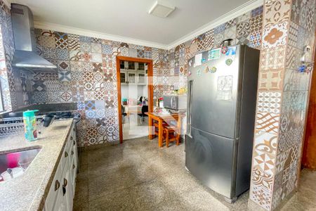 Casa à venda com 620m², 4 quartos e 6 vagas Casa à venda com 620m², 4 quartos e 6 vagasCozinha