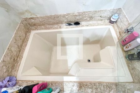 Casa à venda com 620m², 4 quartos e 6 vagas Casa à venda com 620m², 4 quartos e 6 vagasBanheira