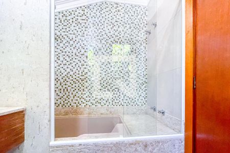 Casa à venda com 620m², 4 quartos e 6 vagas Casa à venda com 620m², 4 quartos e 6 vagasBanheiro da Suíte 1