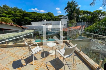 Casa à venda com 620m², 4 quartos e 6 vagas Casa à venda com 620m², 4 quartos e 6 vagasVaranda da suíte