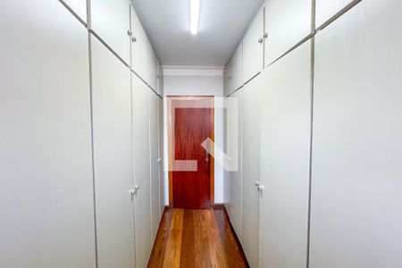 Casa à venda com 620m², 4 quartos e 6 vagas Casa à venda com 620m², 4 quartos e 6 vagasCloset da suíte principal