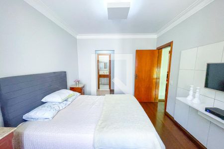 Casa à venda com 620m², 4 quartos e 6 vagas Casa à venda com 620m², 4 quartos e 6 vagasSuíte 1