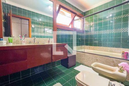 Casa à venda com 620m², 4 quartos e 6 vagas Casa à venda com 620m², 4 quartos e 6 vagasBanheiro da Suíte 2