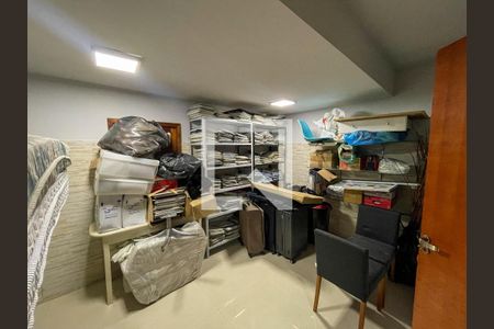 Casa à venda com 620m², 4 quartos e 6 vagas Casa à venda com 620m², 4 quartos e 6 vagasEscritório