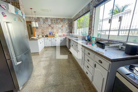 Casa à venda com 620m², 4 quartos e 6 vagas Casa à venda com 620m², 4 quartos e 6 vagasCozinha