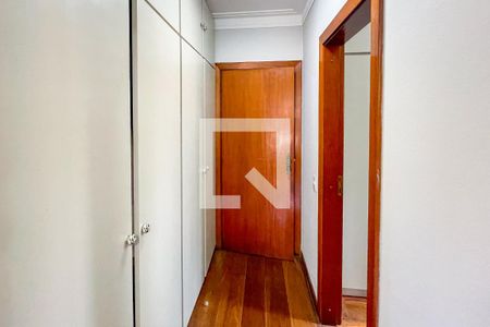 Casa à venda com 620m², 4 quartos e 6 vagas Casa à venda com 620m², 4 quartos e 6 vagasCloset da suíte principal