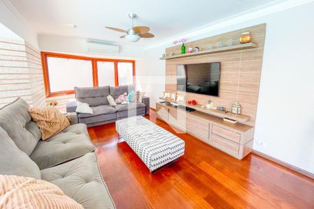 Casa à venda com 620m², 4 quartos e 6 vagas Casa à venda com 620m², 4 quartos e 6 vagasSala de TV