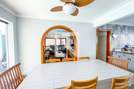 Casa à venda com 620m², 4 quartos e 6 vagas Casa à venda com 620m², 4 quartos e 6 vagasCozinha