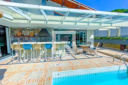 Casa à venda com 620m², 4 quartos e 6 vagas Casa à venda com 620m², 4 quartos e 6 vagasChurrasqueira