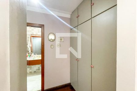 Casa à venda com 620m², 4 quartos e 6 vagas Casa à venda com 620m², 4 quartos e 6 vagasCloset da suíte 3