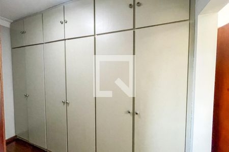 Casa à venda com 620m², 4 quartos e 6 vagas Casa à venda com 620m², 4 quartos e 6 vagasCloset da suíte 2