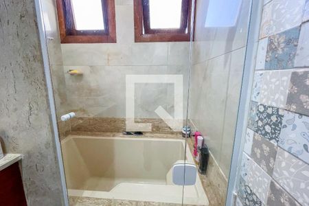 Casa à venda com 620m², 4 quartos e 6 vagas Casa à venda com 620m², 4 quartos e 6 vagasBanheiro da Suíte 3