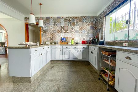 Casa à venda com 620m², 4 quartos e 6 vagas Casa à venda com 620m², 4 quartos e 6 vagasCozinha