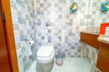 Casa à venda com 620m², 4 quartos e 6 vagas Casa à venda com 620m², 4 quartos e 6 vagasBanheiro da Suíte 3