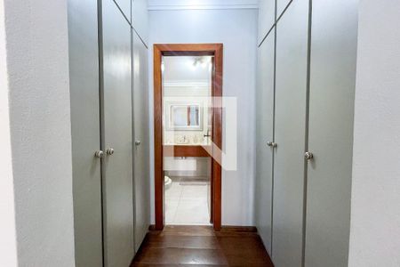 Casa à venda com 620m², 4 quartos e 6 vagas Casa à venda com 620m², 4 quartos e 6 vagasCloset da suíte 1