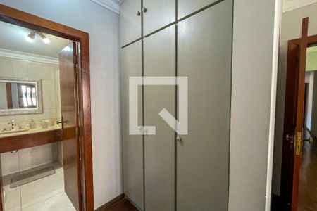 Casa à venda com 620m², 4 quartos e 6 vagas Casa à venda com 620m², 4 quartos e 6 vagasCloset da suíte 1