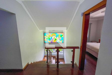 Casa à venda com 620m², 4 quartos e 6 vagas Casa à venda com 620m², 4 quartos e 6 vagasEscada