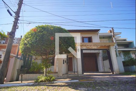Casa à venda com 266m², 3 quartos e 3 vagas Casa à venda com 266m², 3 quartos e 3 vagasFachada
