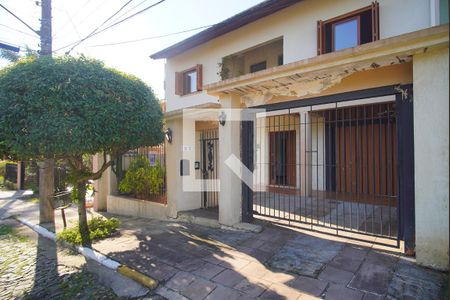 Casa à venda com 266m², 3 quartos e 3 vagas Casa à venda com 266m², 3 quartos e 3 vagasFachada