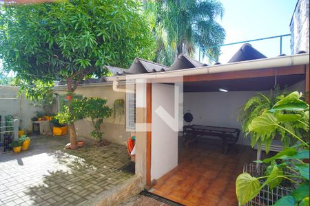 Casa à venda com 266m², 3 quartos e 3 vagas Casa à venda com 266m², 3 quartos e 3 vagasQuintal