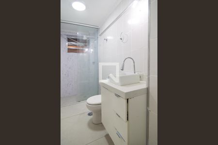 Banheiro  de apartamento para alugar com 1 quarto, 33m² em Bela Vista, São Paulo