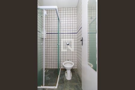 Banheiro de casa para alugar com 1 quarto, 40m² em Parque Maria Helena, São Paulo