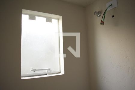 Banheiro de kitnet/studio para alugar com 1 quarto, 16m² em Centro, Curitiba