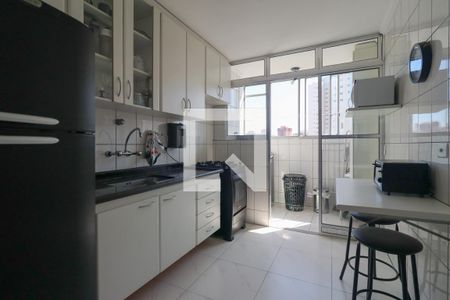 Cozinha de apartamento para alugar com 2 quartos, 58m² em Vila Sofia, São Paulo