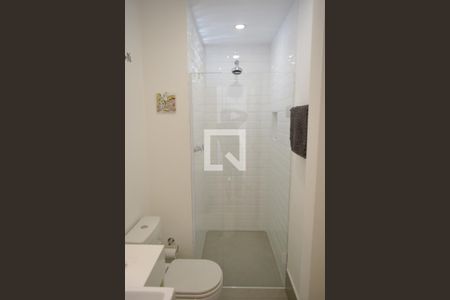 Banheiro social de apartamento para alugar com 2 quartos, 80m² em Cerqueira César, São Paulo