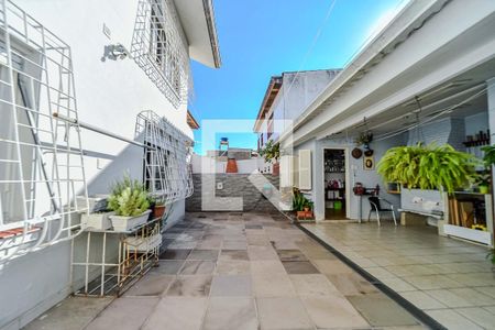 Casa à venda com 234m², 4 quartos e 2 vagas Casa à venda com 234m², 4 quartos e 2 vagasQuintal