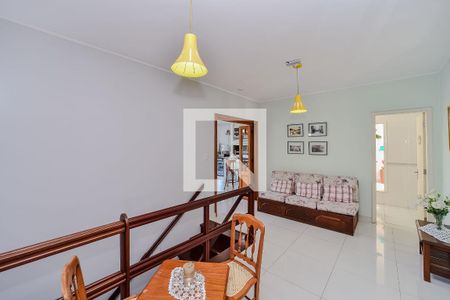Casa à venda com 234m², 4 quartos e 2 vagas Casa à venda com 234m², 4 quartos e 2 vagasHall