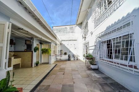 Casa à venda com 234m², 4 quartos e 2 vagas Casa à venda com 234m², 4 quartos e 2 vagasQuintal