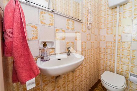 Casa à venda com 234m², 4 quartos e 2 vagas Casa à venda com 234m², 4 quartos e 2 vagasBanheiro de serviço