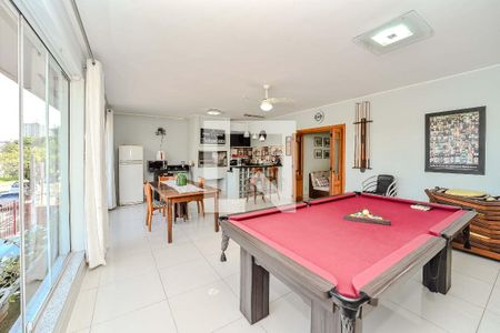 Sala de convivência de casa à venda com 4 quartos, 234m² em Santa Maria Goretti, Porto Alegre