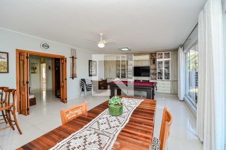 Sala de convivência de casa à venda com 4 quartos, 234m² em Santa Maria Goretti, Porto Alegre