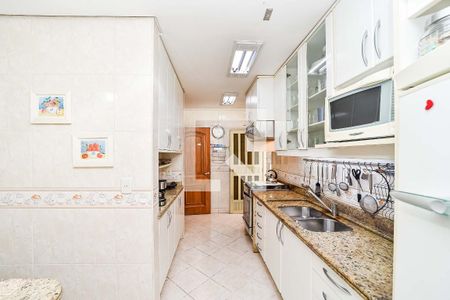 Casa à venda com 234m², 4 quartos e 2 vagas Casa à venda com 234m², 4 quartos e 2 vagasCozinha