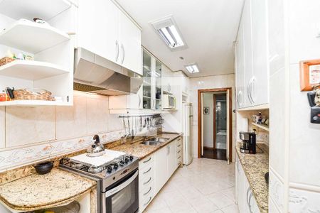 Casa à venda com 234m², 4 quartos e 2 vagas Casa à venda com 234m², 4 quartos e 2 vagasCozinha