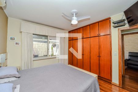 Casa à venda com 234m², 4 quartos e 2 vagas Casa à venda com 234m², 4 quartos e 2 vagasQuarto 4
