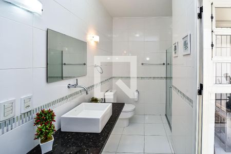 Casa à venda com 234m², 4 quartos e 2 vagas Casa à venda com 234m², 4 quartos e 2 vagasBanheiro 1