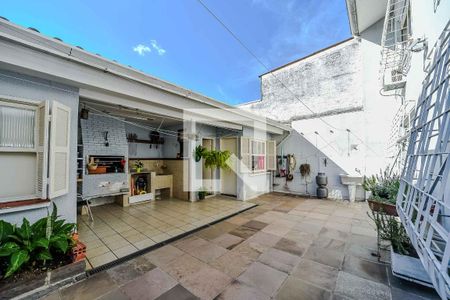 Casa à venda com 234m², 4 quartos e 2 vagas Casa à venda com 234m², 4 quartos e 2 vagasQuintal