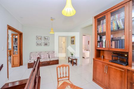 Casa à venda com 234m², 4 quartos e 2 vagas Casa à venda com 234m², 4 quartos e 2 vagasHall