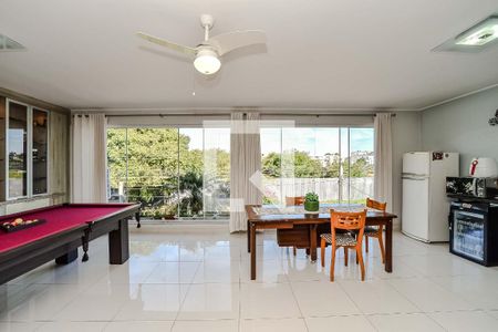 Sala de convivência de casa à venda com 4 quartos, 234m² em Santa Maria Goretti, Porto Alegre